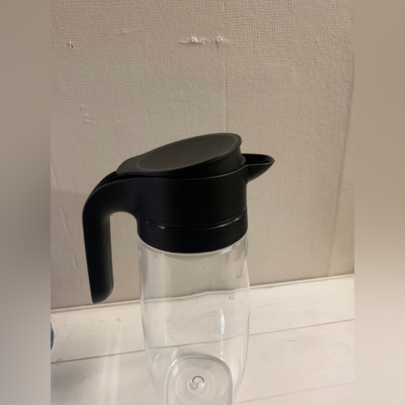 Tupperware Clearly Elegant® Pitcher - Picture 6 of 8